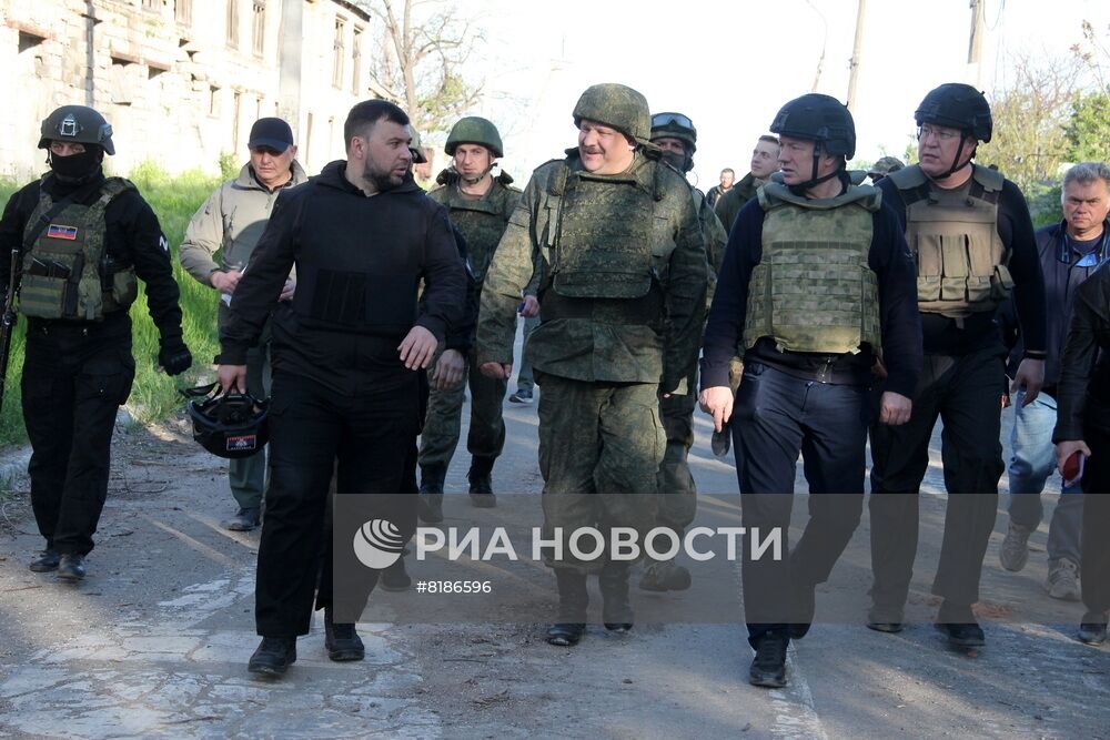 Д. Пушилин и М. Хуснуллин посетили освобождённые города на юге ДНР