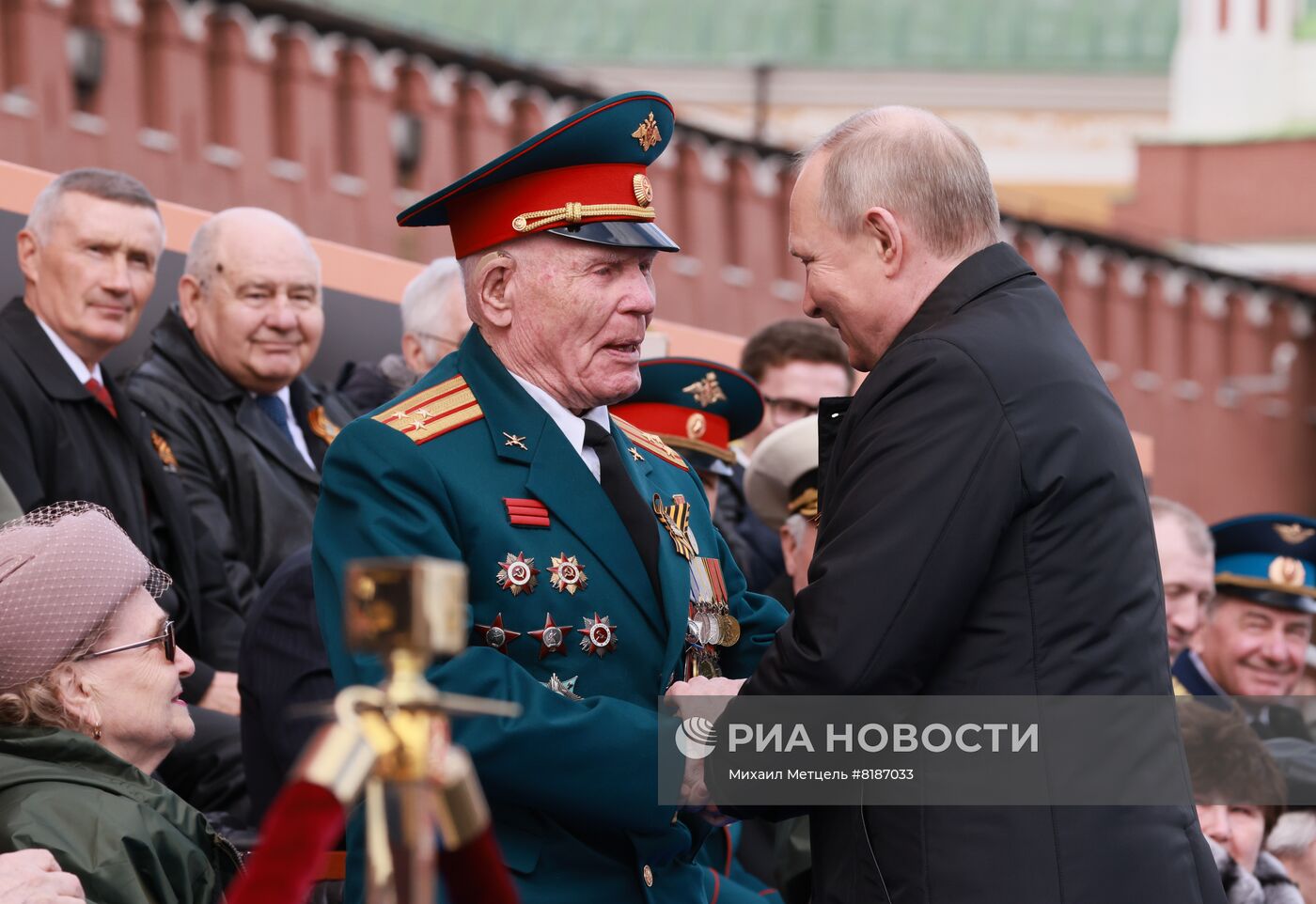 Президент РФ В. Путин на военном параде в честь 77-й годовщины Победы в ВОВ