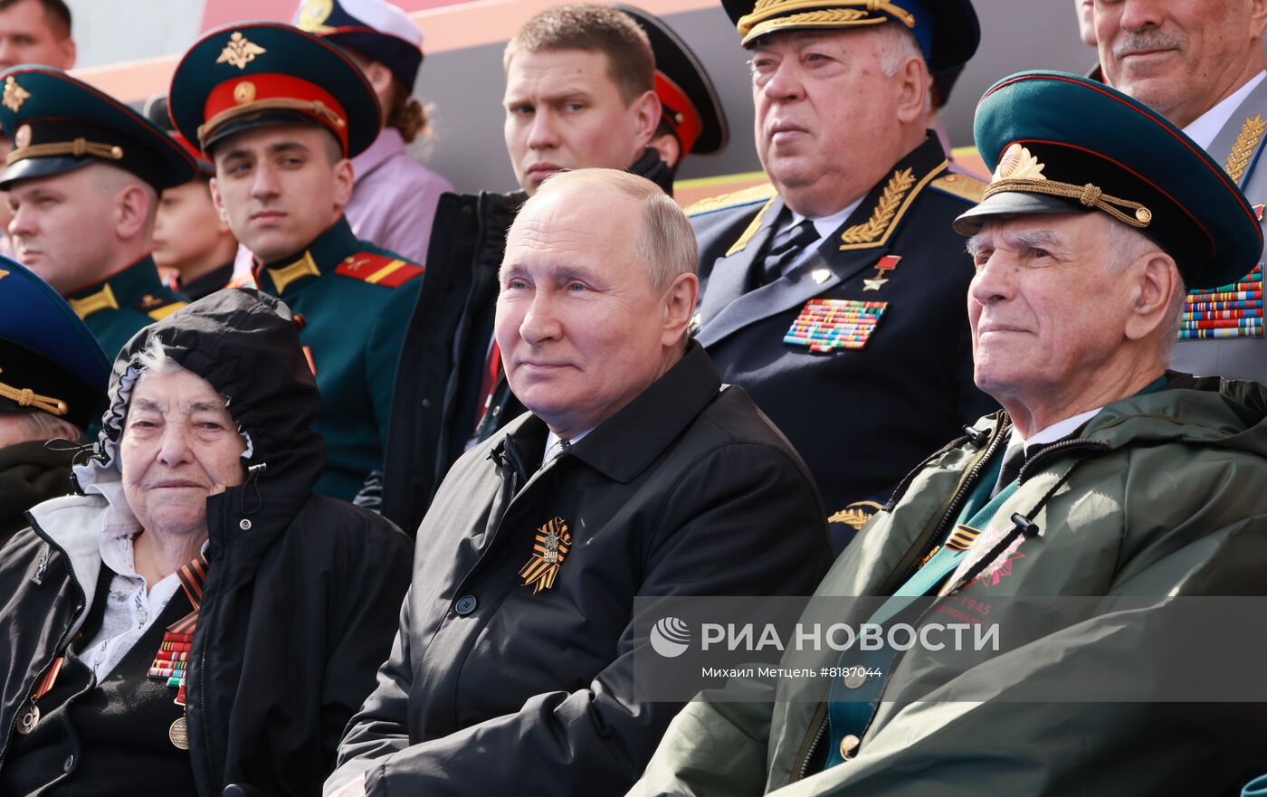 Президент РФ В. Путин на военном параде в честь 77-й годовщины Победы в ВОВ
