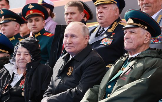 Президент РФ В. Путин на военном параде в честь 77-й годовщины Победы в ВОВ