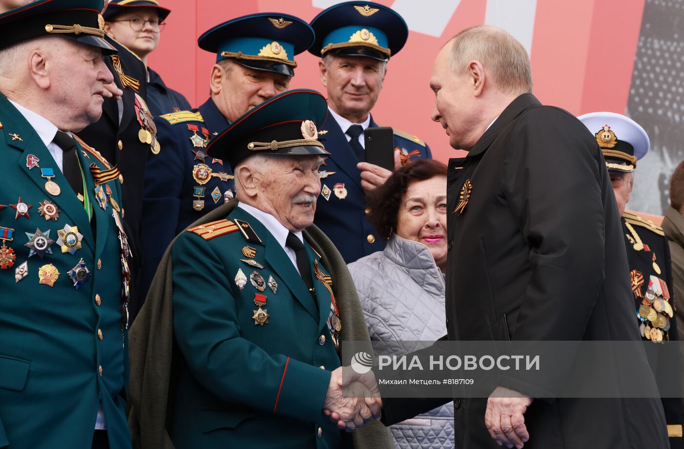 Президент РФ В. Путин на военном параде в честь 77-й годовщины Победы в ВОВ