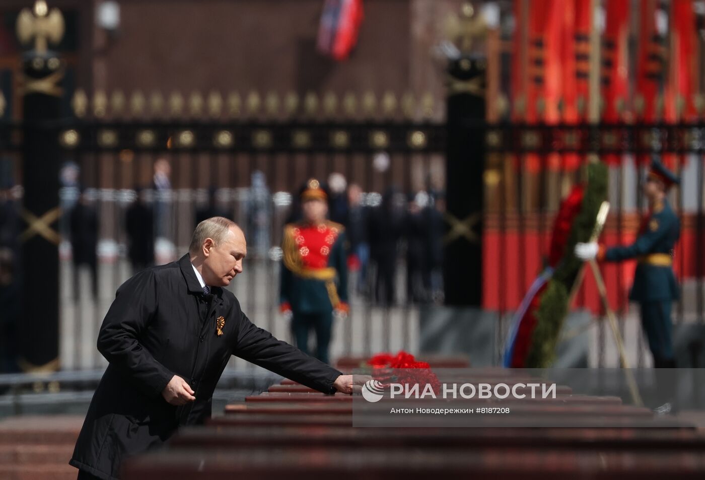 Возложение венка и цветов к Могиле Неизвестного Солдата у Кремлевской стены