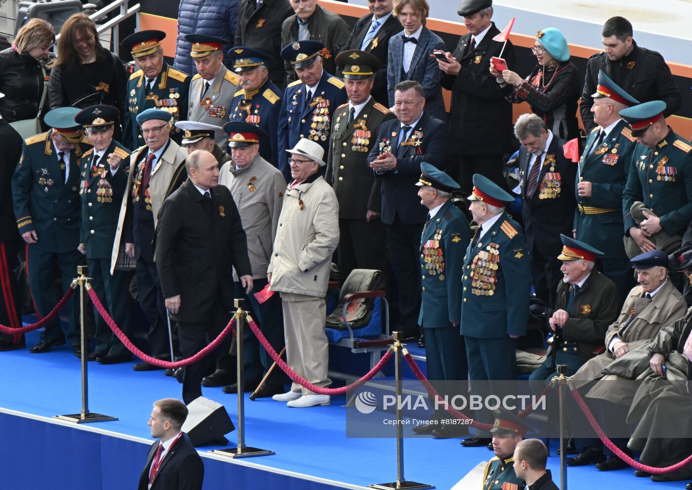 Президент РФ В. Путин на военном параде в честь 77-й годовщины Победы в ВОВ
