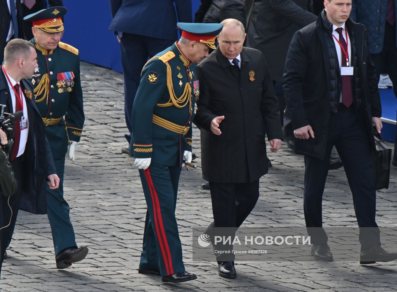 Президент РФ В. Путин на военном параде в честь 77-й годовщины Победы в ВОВ