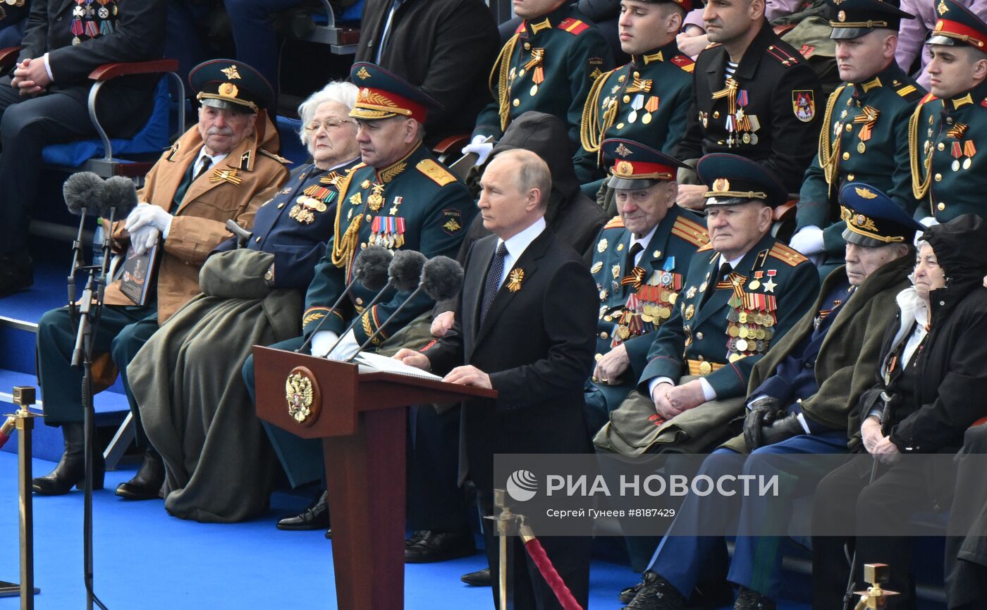 Президент РФ В. Путин на военном параде в честь 77-й годовщины Победы в ВОВ