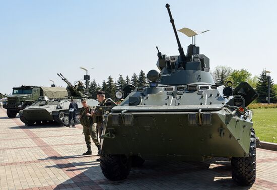 Выставка военной техники в Донецке