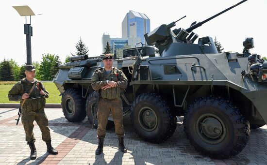 Выставка военной техники в Донецке