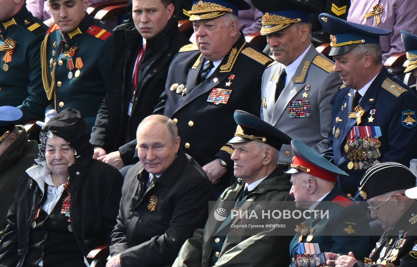 Президент РФ В. Путин на военном параде в честь 77-й годовщины Победы в ВОВ