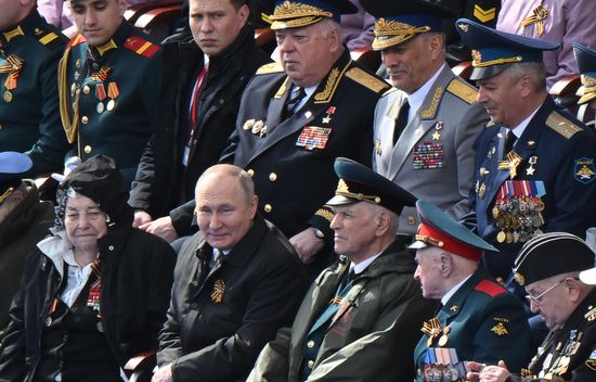 Президент РФ В. Путин на военном параде в честь 77-й годовщины Победы в ВОВ