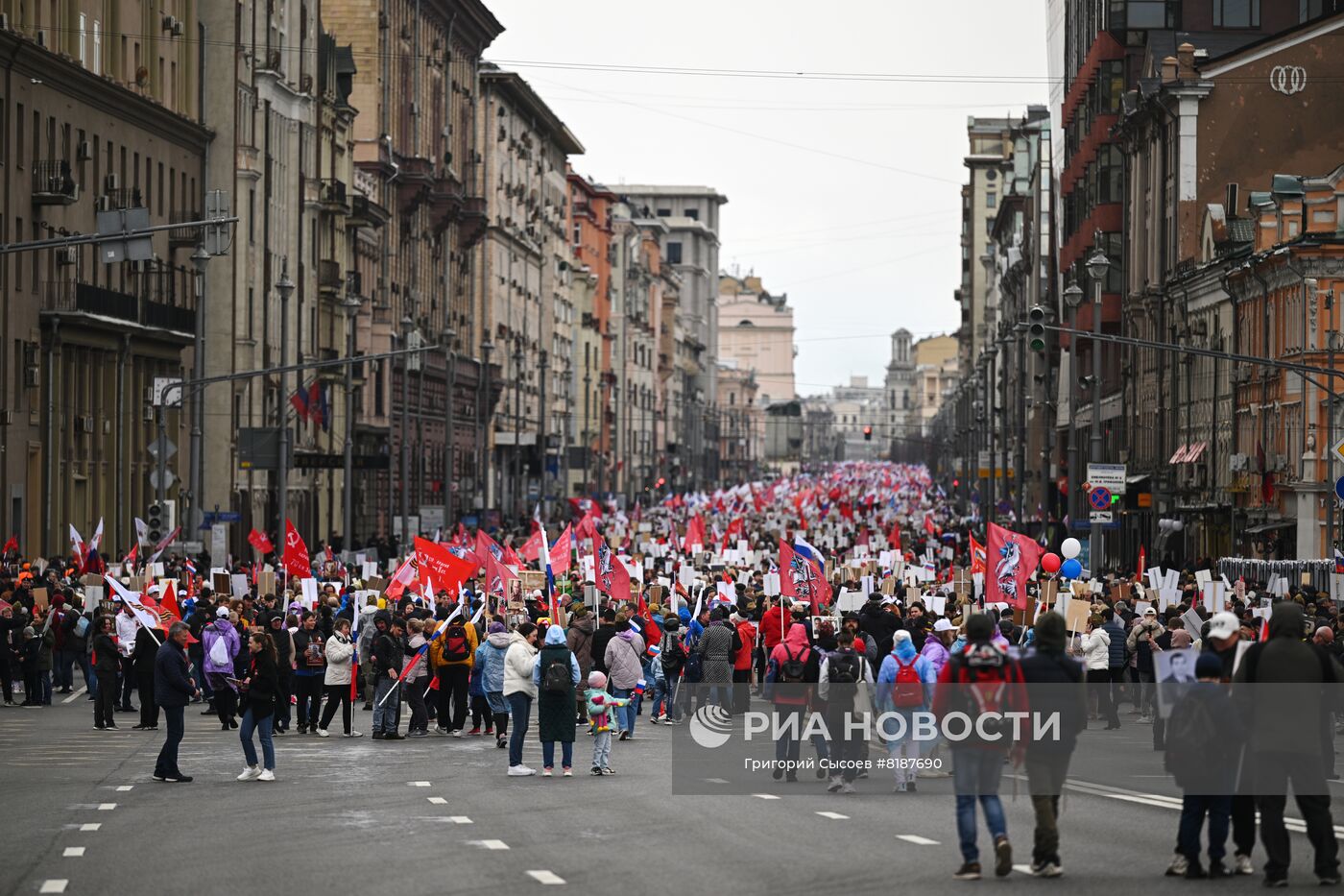 Шествие "Бессмертный полк" в Москве