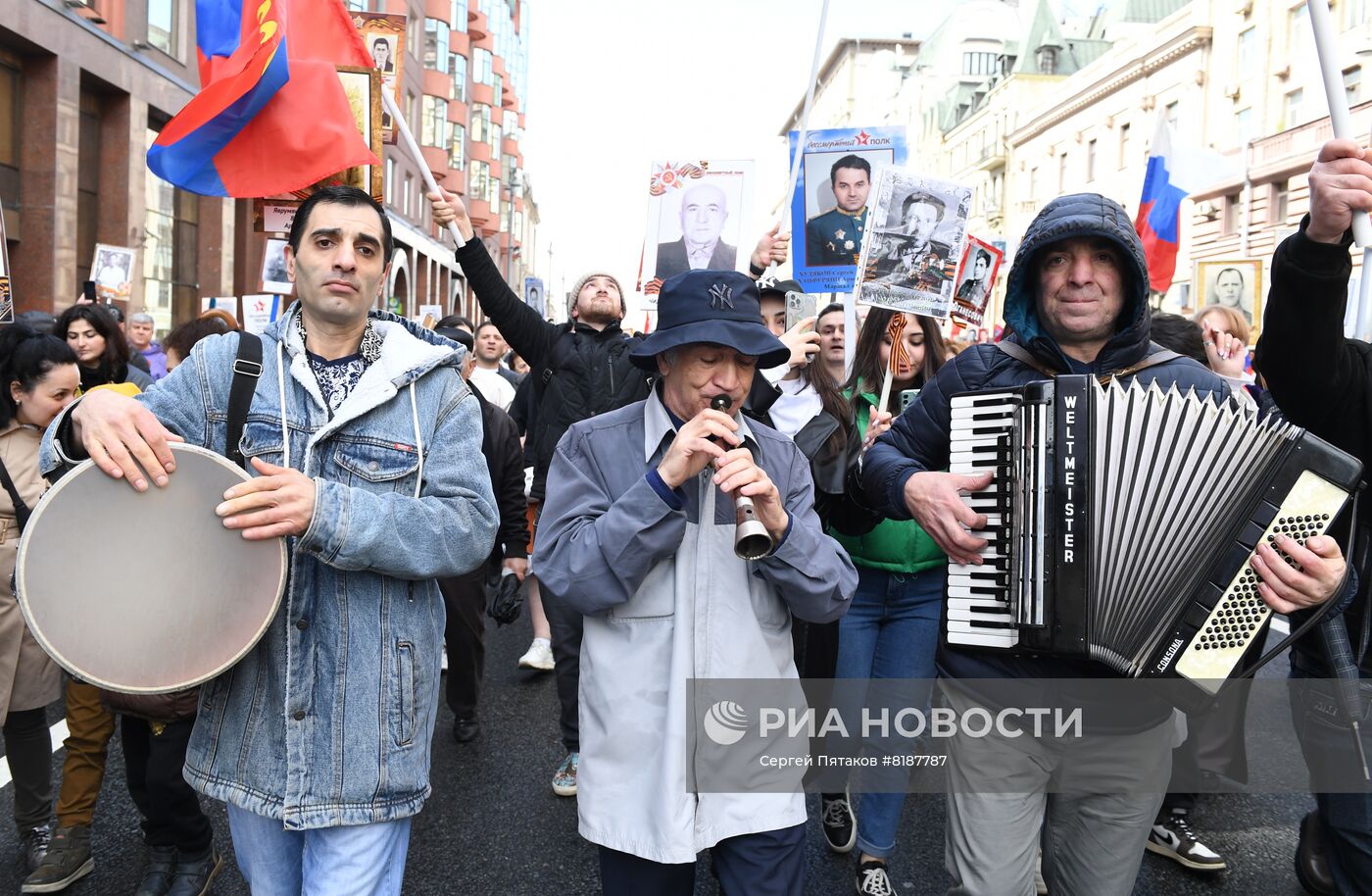 Шествие "Бессмертный полк" в Москве