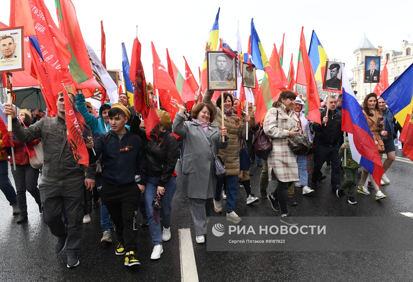 Шествие "Бессмертный полк" в Москве