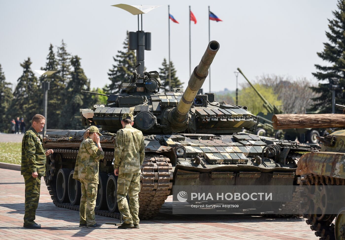 Выставка военной техники в Донецке