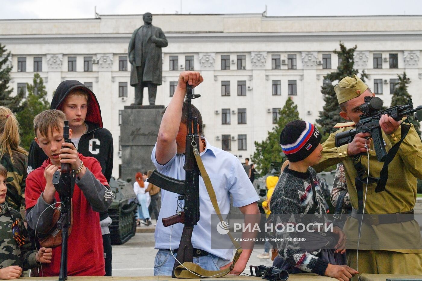 Празднование Дня Победы в Луганске