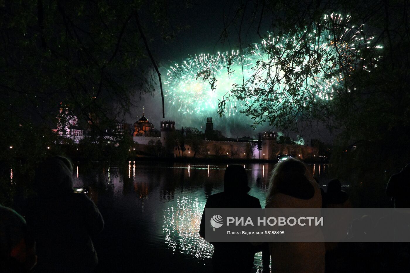 Праздничный салют в честь Дня Победы в Москве