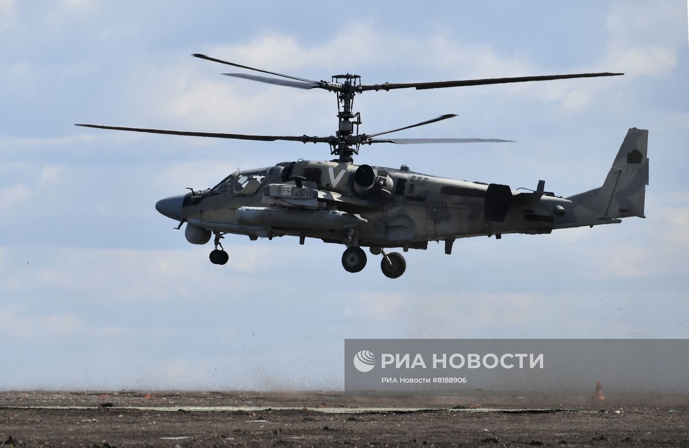 Работа полевого вертолетного аэродрома ВС РФ на Харьковском направлении