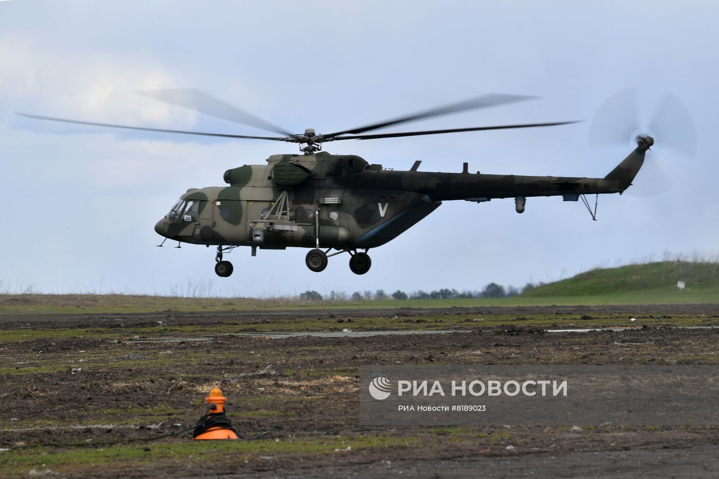 Работа полевого вертолетного аэродрома ВС РФ на Харьковском направлении