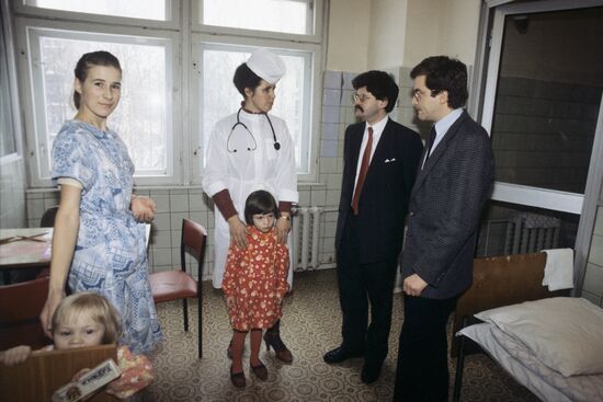 Передача гуманитарной помощи детской больнице №21 Москвы из Люксембурга