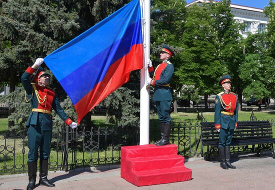 В ЛНР отмечают День Республики