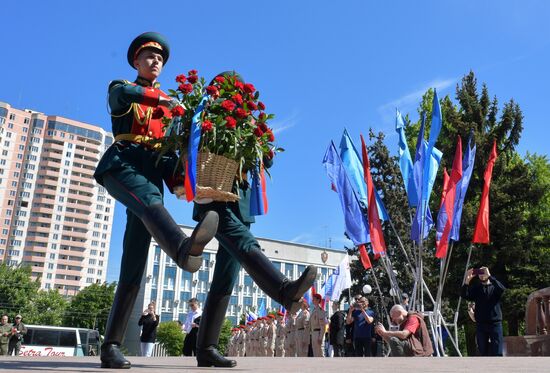 В ЛНР отмечают День Республики