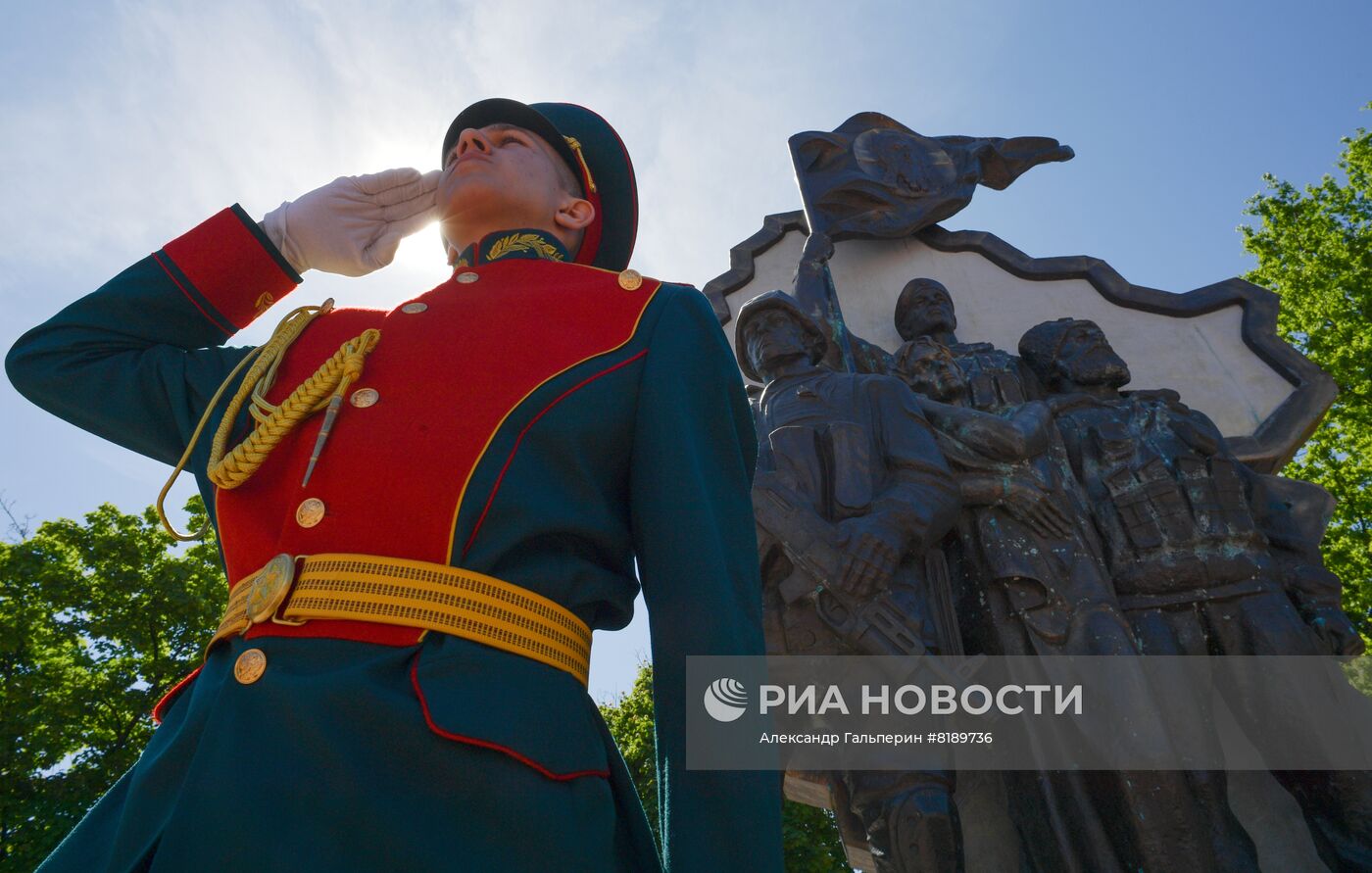 В ЛНР отмечают День Республики