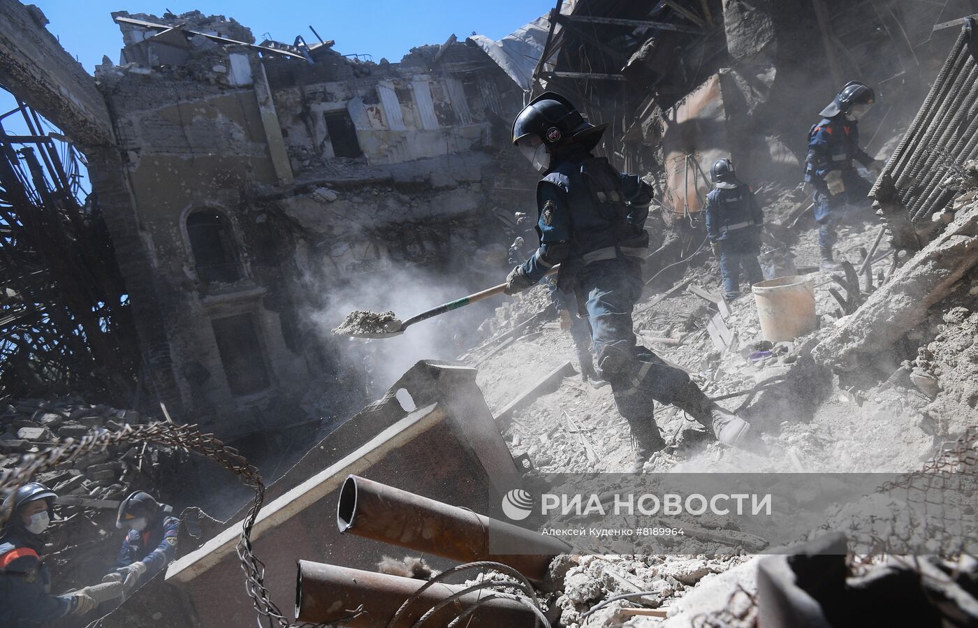 Работа МЧС РФ в Мариуполе