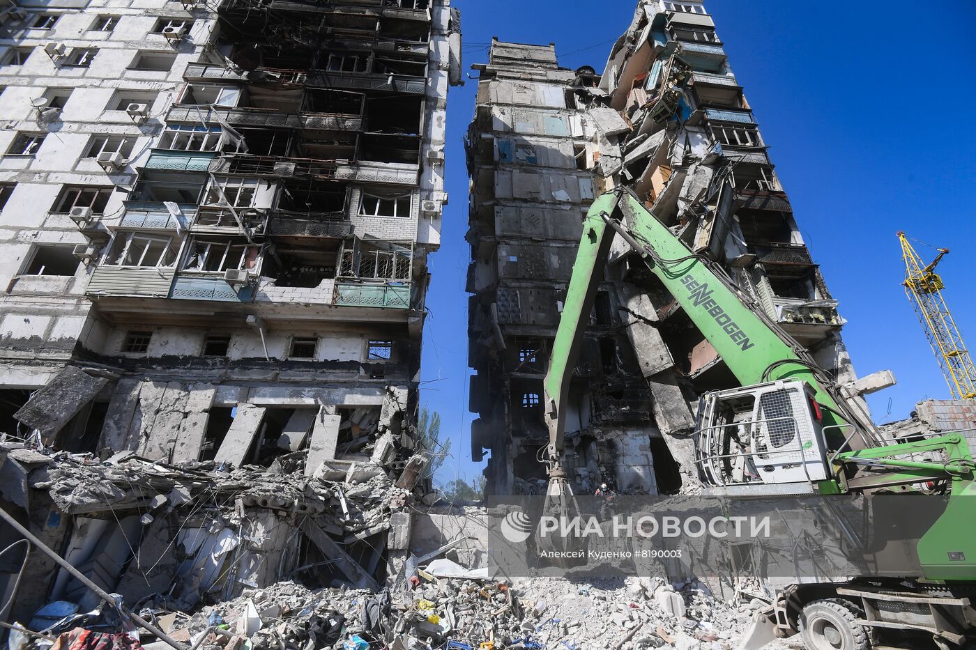 Работа МЧС РФ в Мариуполе