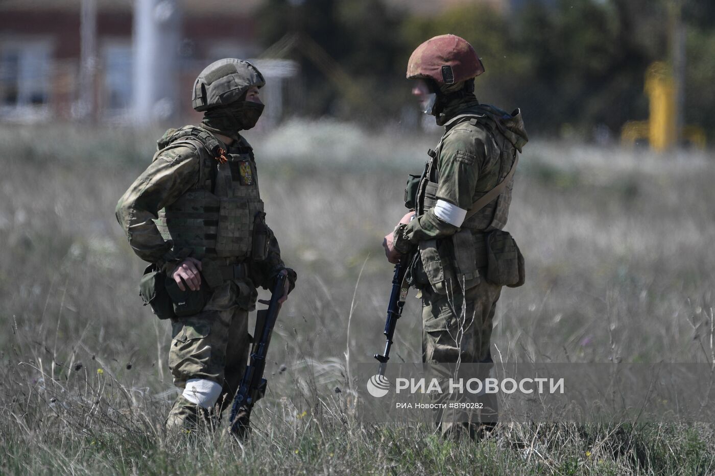 Российские саперы ведут работы по разминированию Арабатской стрелки