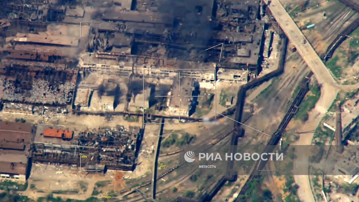 Ракетный удар по НПЗ и топливным складам в Кременчуге