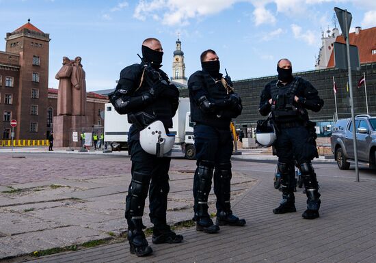 В Риге запретили митинг против сноса памятника Освободителям