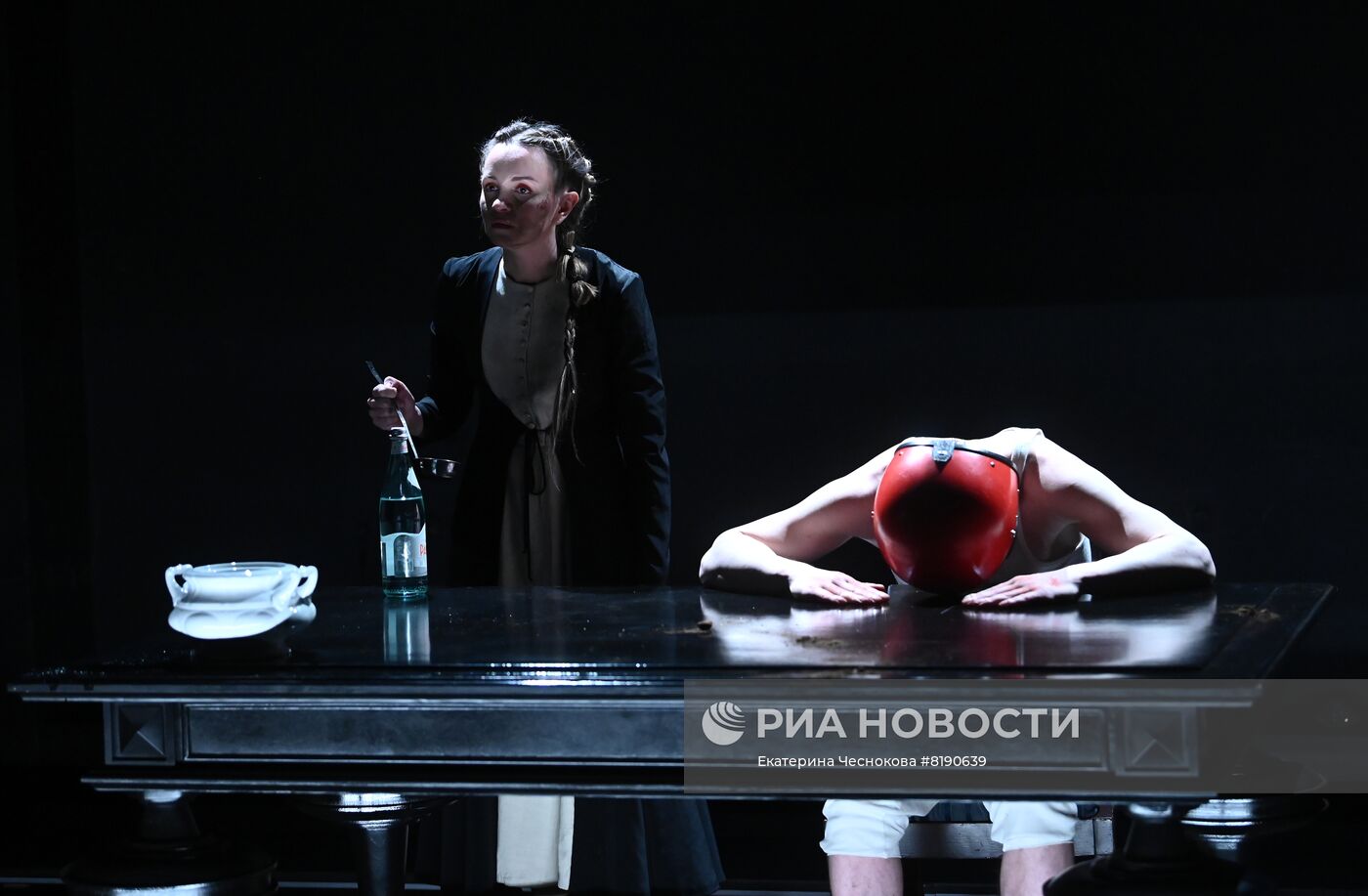 Спектакль "Чрево" на Новой сцене МХТ им. А.П. Чехова