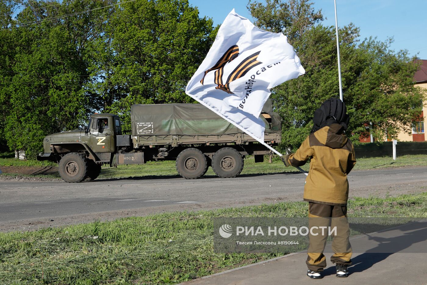 Мальчик Алеша два месяца встречает российских военных в Белгородской  области | РИА Новости Медиабанк