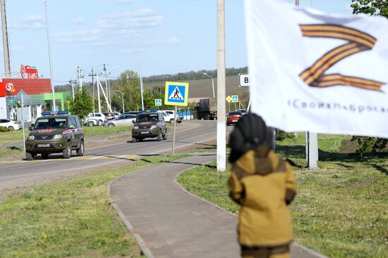 Мальчик Алеша два месяца встречает российских военных в Белгородской области