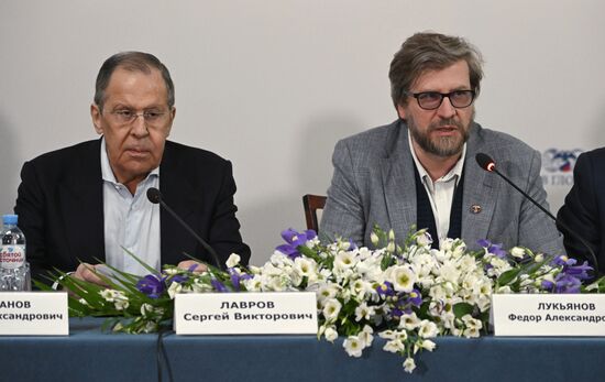 Заседание Совета по внешней и оборонной политике 