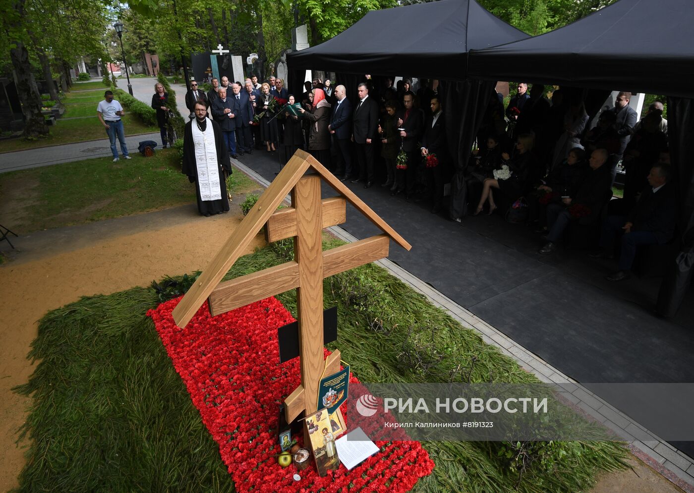 Мероприятия памяти В. Жириновского на Новодевичьем кладбище