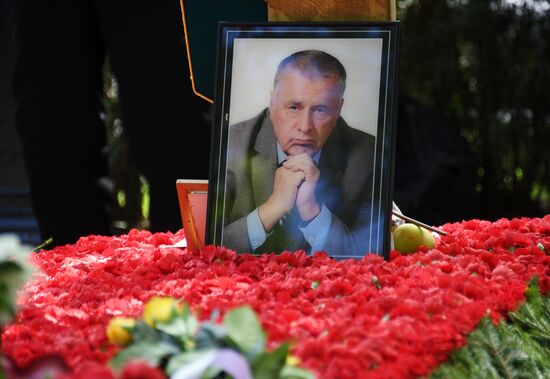 Мероприятия памяти В. Жириновского на Новодевичьем кладбище