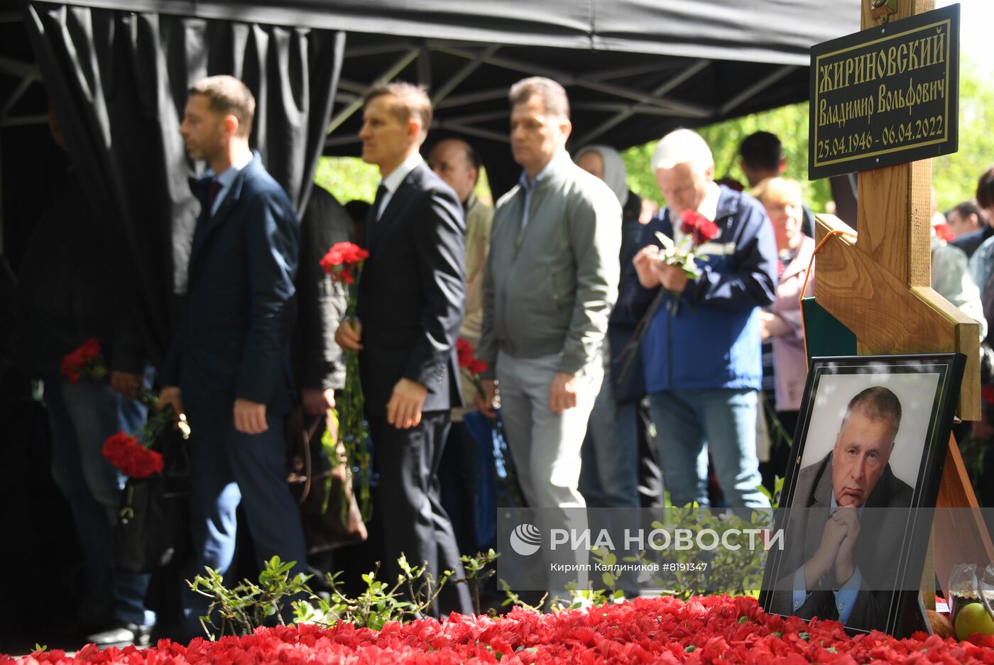 Мероприятия памяти В. Жириновского на Новодевичьем кладбище