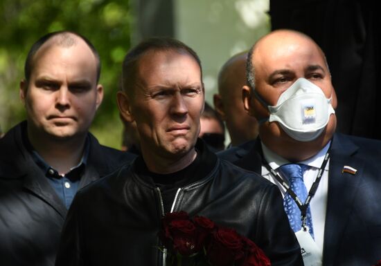 Мероприятия памяти В. Жириновского на Новодевичьем кладбище