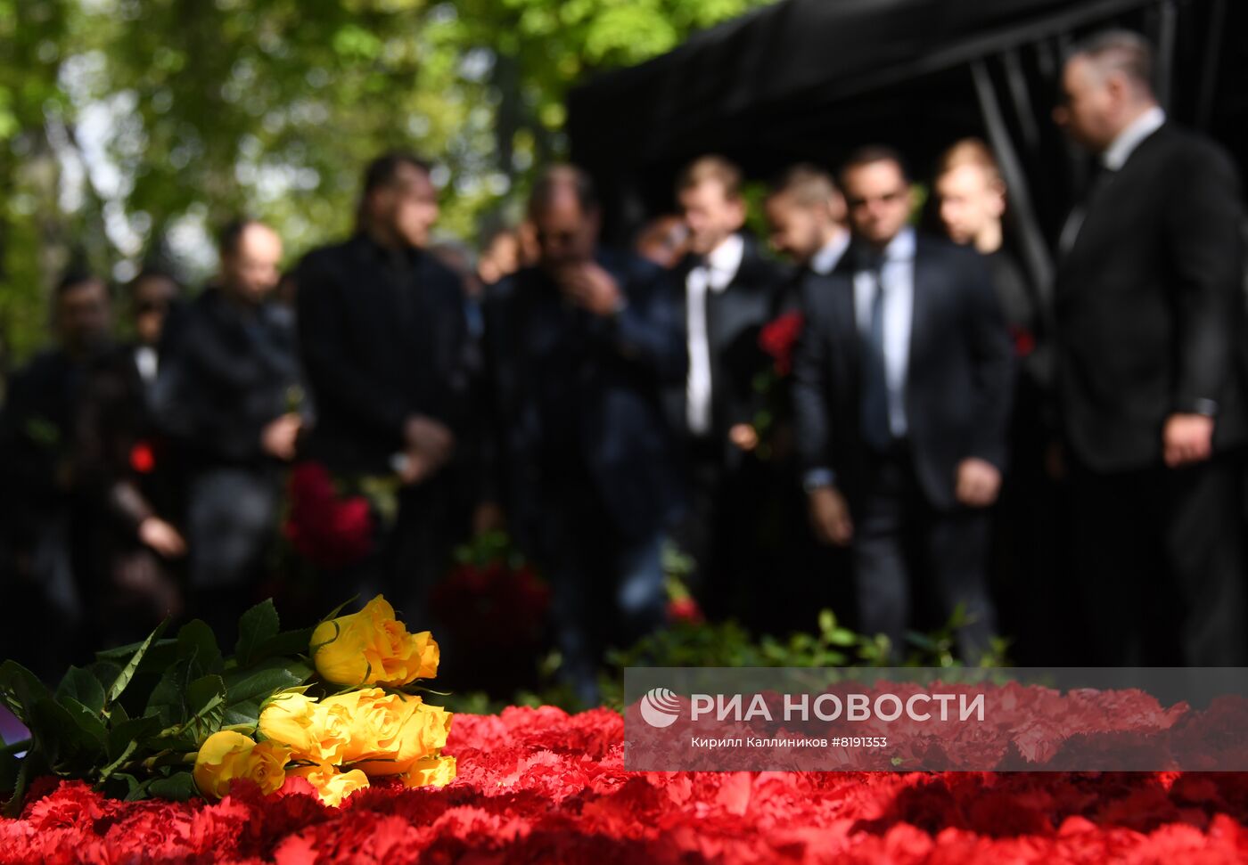 Мероприятия памяти В. Жириновского на Новодевичьем кладбище