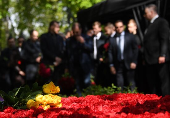 Мероприятия памяти В. Жириновского на Новодевичьем кладбище