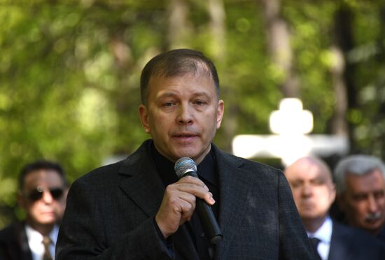 Мероприятия памяти В. Жириновского на Новодевичьем кладбище