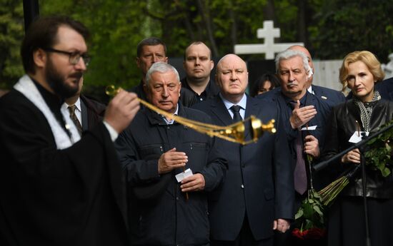 Мероприятия памяти В. Жириновского на Новодевичьем кладбище