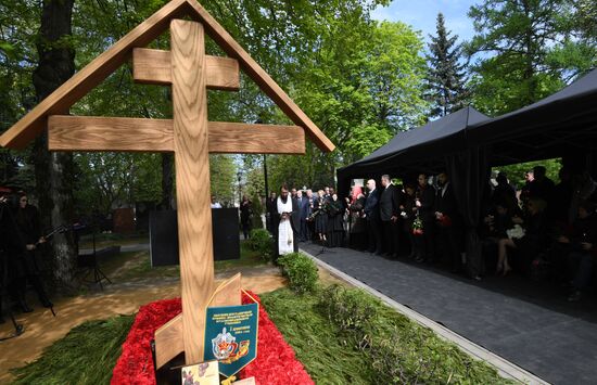 Мероприятия памяти В. Жириновского на Новодевичьем кладбище