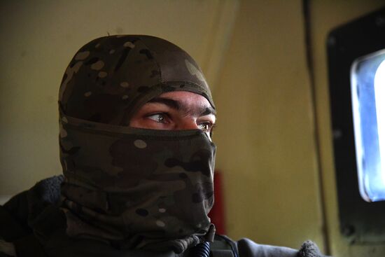 Работа спецназа МВД ЛНР по выявлению мест хранения оружия