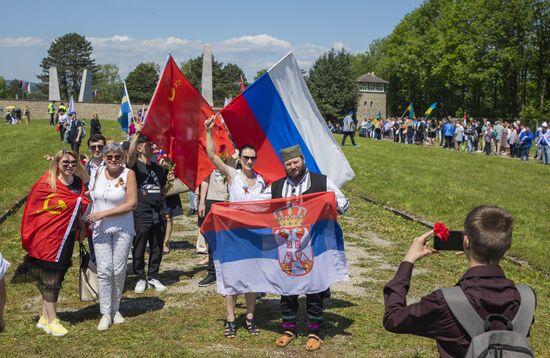 Торжественное шествие по случаю 77-й годовщины освобождения концлагеря "Маутхаузен" в Австрии