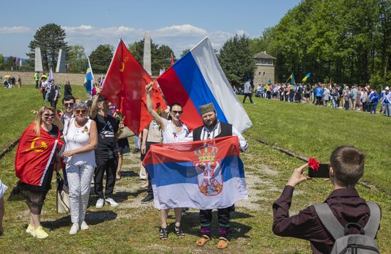 Торжественное шествие по случаю 77-й годовщины освобождения концлагеря "Маутхаузен" в Австрии