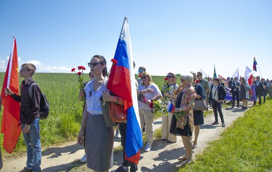 Торжественное шествие по случаю 77-й годовщины освобождения концлагеря "Маутхаузен" в Австрии