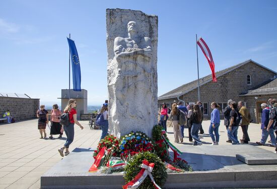 Торжественное шествие по случаю 77-й годовщины освобождения концлагеря "Маутхаузен" в Австрии