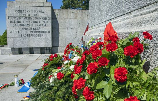 Торжественное шествие по случаю 77-й годовщины освобождения концлагеря "Маутхаузен" в Австрии