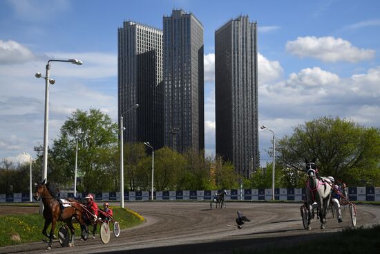 Открытие скакового сезона в Москве